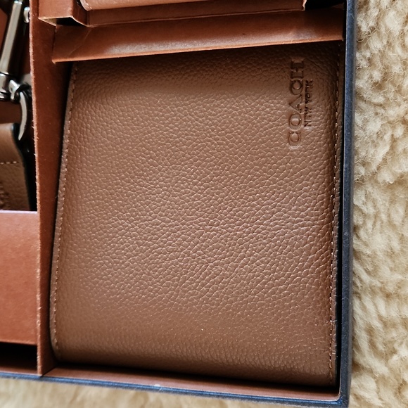 NWOT IOB Coach Men's Saddle Tan Wallet & Key Ring Boxed Set ๐๐ - Picture 3 of 16